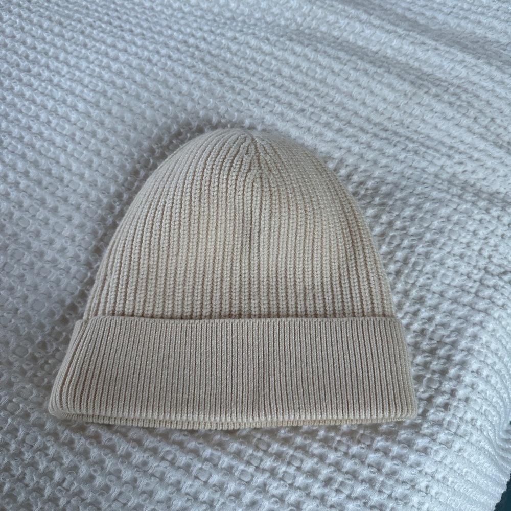 Club Monaco Cashmere women’s hat in cream color
